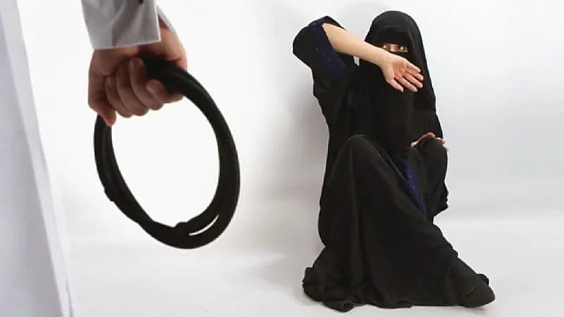 معنفة بالمدينة تستغيث: "يا الشرطة بياخذوني يا بنتحر"