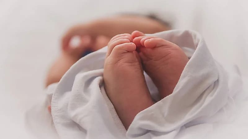 تصرف شيطاني لأم توفى طفلها