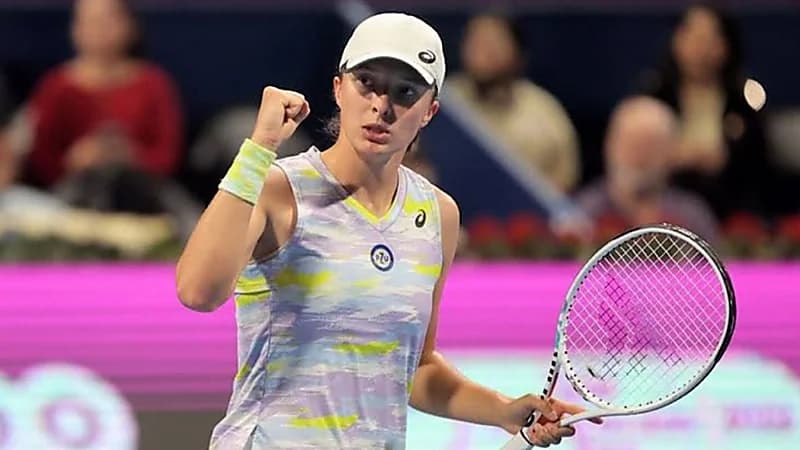 البولندية شفيونتيك: مستعدة لخوض بطولات التنس في المملكة