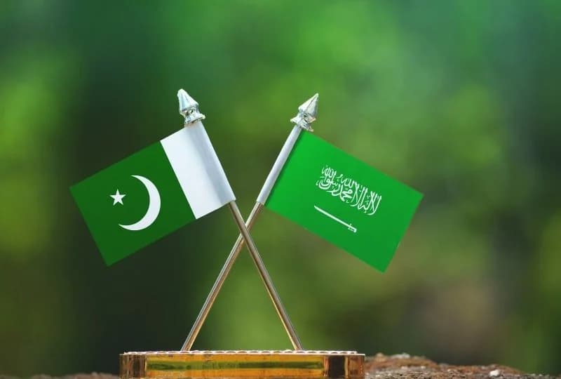 شركة سعودية تدعم المتضررين من الفيضانات في باكستان بـ 5000 لتر بنزين