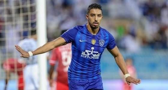 بالفيديو.. الدوسري يقدم هدايا لزملائه بمناسبة شهر رمضان