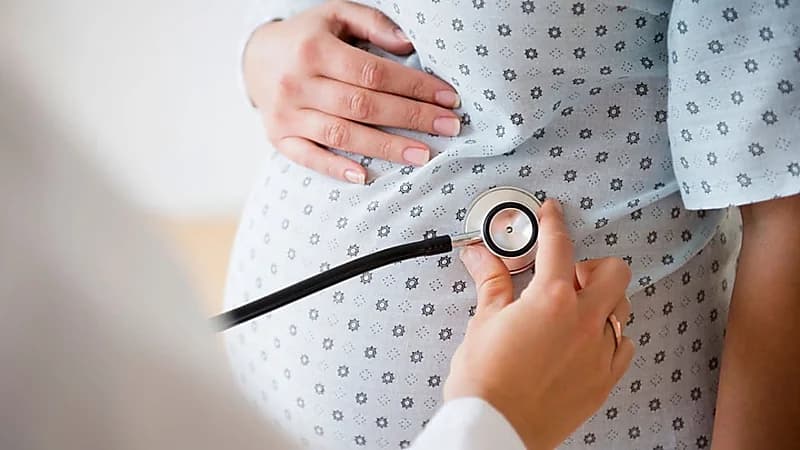 استشارية توضح أعراض وأسباب تسمم الحمل.. فيديو