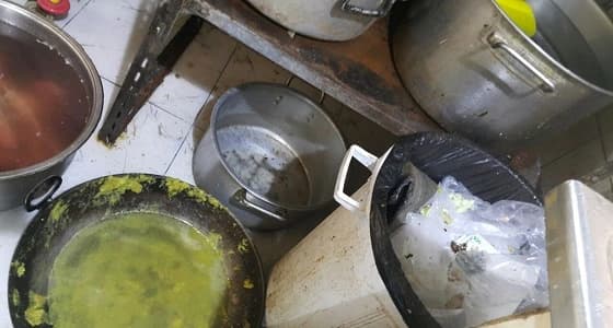 بالصور.. إغلاق 8 محلات لبيع الأغذية بالرياض