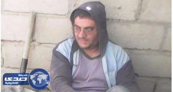 قيادي يمني بارز يتحول إلى عامل بناء