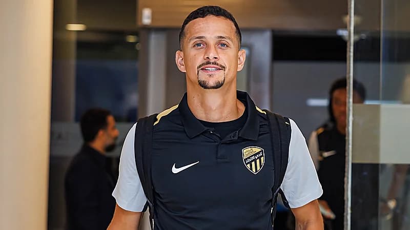 بنود شخصية تؤخر رحيل فيليبي عن الاتحاد