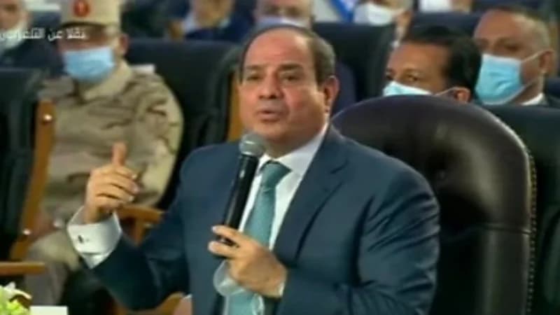 شاهد.. السيسي ممازحا وزير ووزيرة مصرية:"اكتئاب دائم"