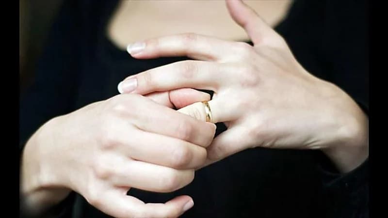 سيدة في دعوى الخلع: زوجي ضعيف الشخصية أمام والدته