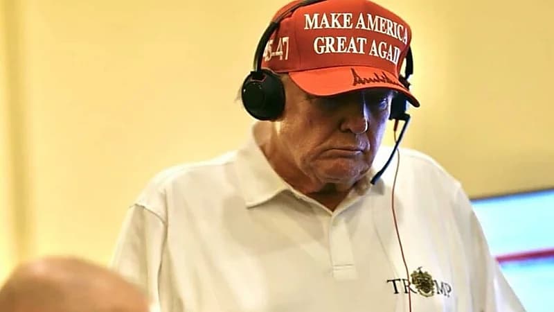 ترامب يراقب لحظة الهجوم الأمريكي على اليمن.. فيديو وصور