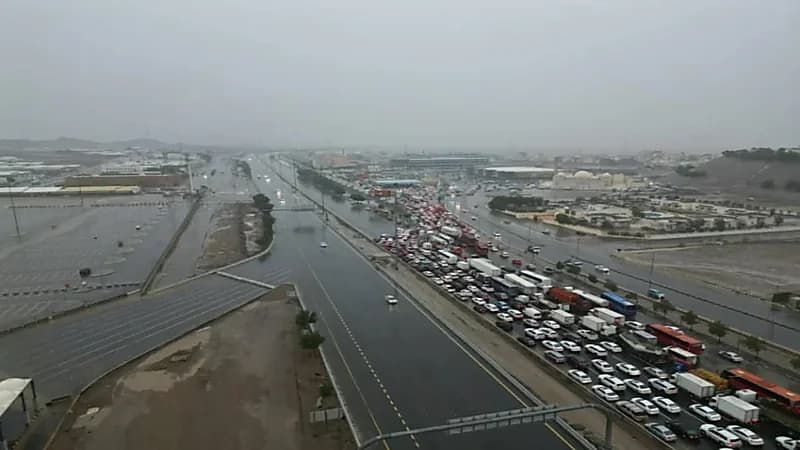 تحويل حركة طريق "مكة -جدة" السريع بسبب السيول المنقولة