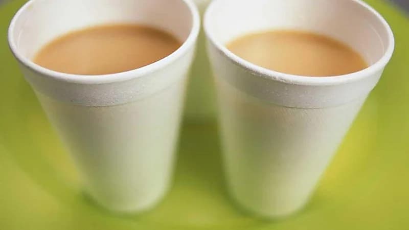 بالفيديو.. استشاري يوضح خطورة استخدام العبوات البلاستيكية في الطعام والشراب