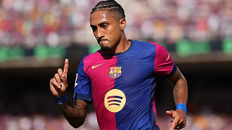 برشلونة يسعى لتحصين نجمه من إغراءات روشن بعقد تاريخي