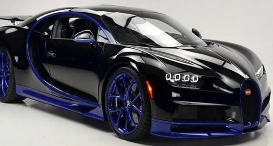 وصول بوجاتي شيرون للولايات المتحدة باللونين الأسود والأزرق