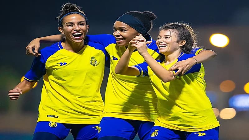 حصة العيسى لاعبة النصر تسجل أول سوبر هاتريك في دوري السيدات