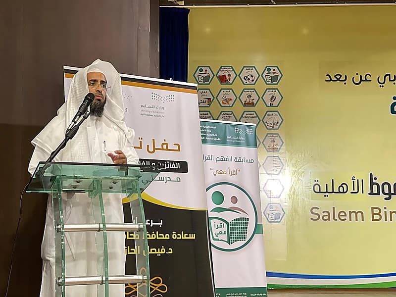 بالصور.. الأهلي  يكرم نايف القاضي نظير جهوده الفترة الماضية