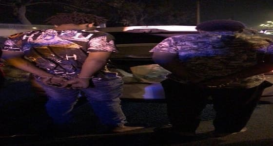 بالصور.. ضبط وافدين بحوزتها 75 قارورة عرق مسكر في أبها