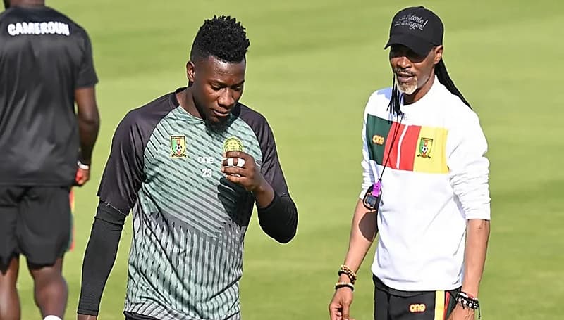 مقطع مسرب يورط حارس الكاميرون والمدرب