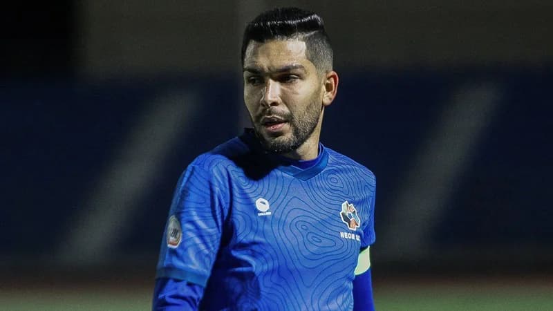 بيتروس يرحل عن نيوم