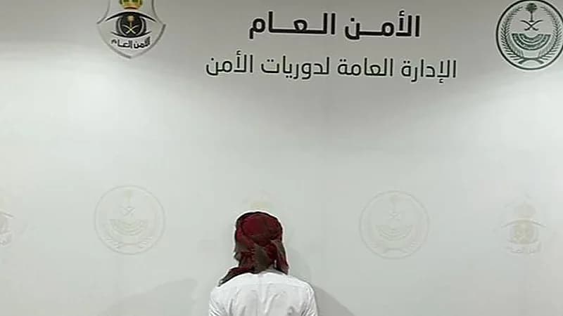 القبض على مواطن بحوزته (341) قرصًا خاضعًا لتنظيم التداول الطبي وسلاح ناري بعسير