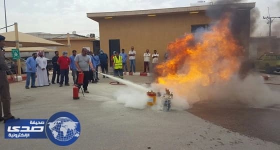 بالصور.. «مدني بريدة» يدرب عمال مصانع المياه علي الإطفاء