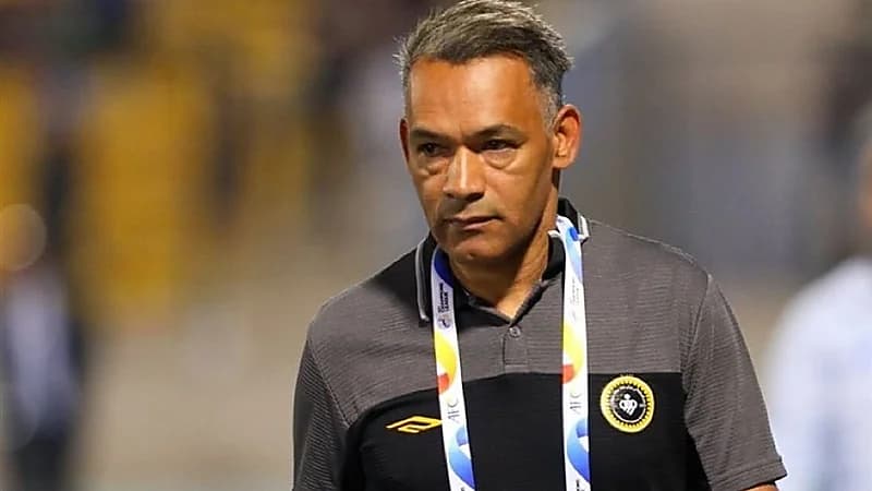 مدرب سباهان الإيراني يقدم استقالته قبل مواجهة الهلال
