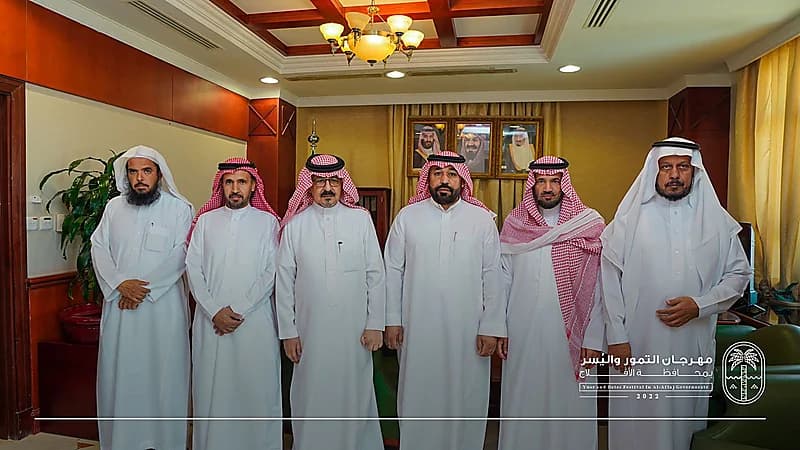 بالصور.. "محافظ الأفلاج" يُدشن الحملة الإعلامية لمهرجان التمور واليسر