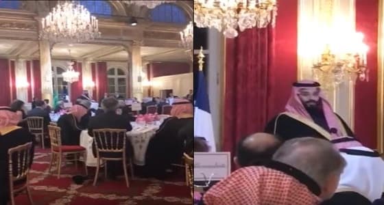 بالفيديو..ولي العهد يكشف سر حملهِ لـ " صلصة الباربكيو " في فرنسا