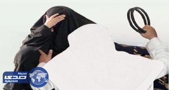 معلم يعنف زوجته ويشج رأسها ويعتدي على أبنائه في عسير
