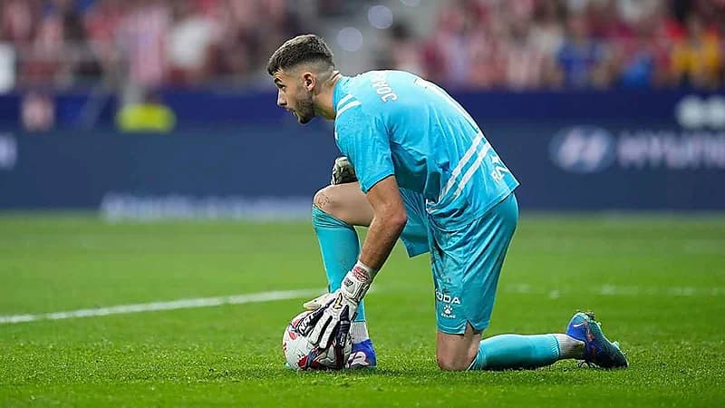 رسميًا .. برشلونة يحسم صفقة الحارس غارسيا