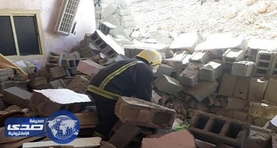 بالصور.. مصرع طفلين أسفل جدار منهار في المدينة