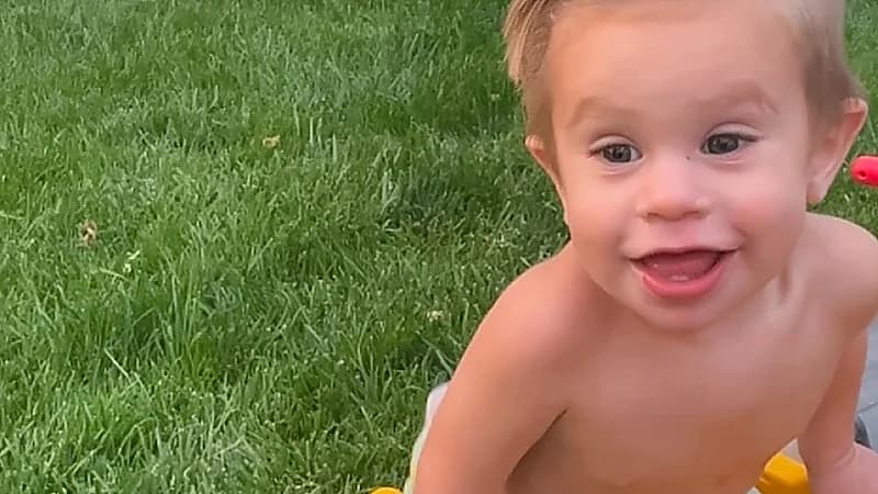 ‎وفاة طفل مؤثرة تربوية في حادث أليم .. صور