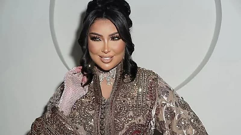 دنيا بطمة تنفعل على مراسل إعلامي وتمزق شعاره.. فيديو