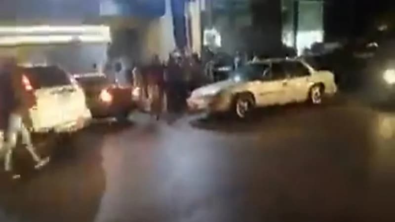 شاهد.. تراشق بالحجارة بين لبنانيين أمام أفران الخبز