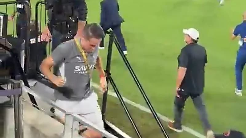 ردة فعل دكة الهلال لحظة إطلاق الصافرة وإعلان فوز زعيم العالم.. فيديو