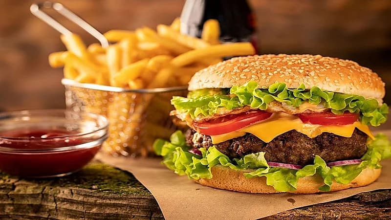 بالفيديو .. مختص: الوجبات السريعة تزيد من هرمون الأنوثة وتقلل الذكورة