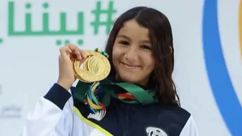 تتويج الفائزات في منافسات السباحة للسيدات ضمن دورة الألعاب 2022