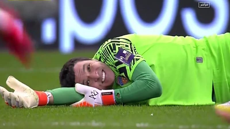 ردة فعل حارس الفيحاء بعد الهدف الثاني في نهائي السوبر