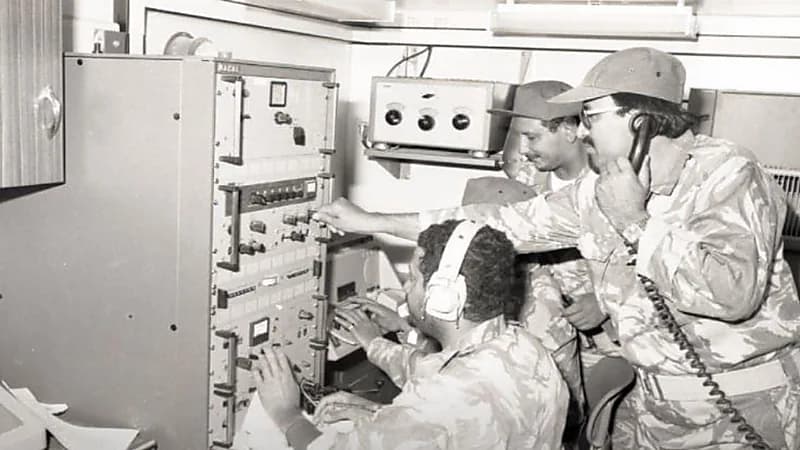 شاهد.. صورة تاريخية نادرة لعدد من منسوبي الحرس الوطني خلال مناورة نجد 