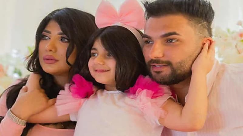 ابنة سارة الكندري تضع والدها في موقف محرج أثناء تصوير فيديو