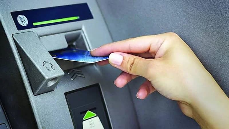 خبير تقني يكشف نصائح عند سحب مبلغ من بطاقتك الائتمانية ولا تعرف القائم بالسحب