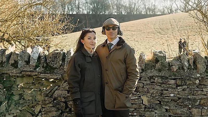 الأمير عبد المتين يحتفل بعيد زواجه في رحلة صيد ريفية بانجلترا