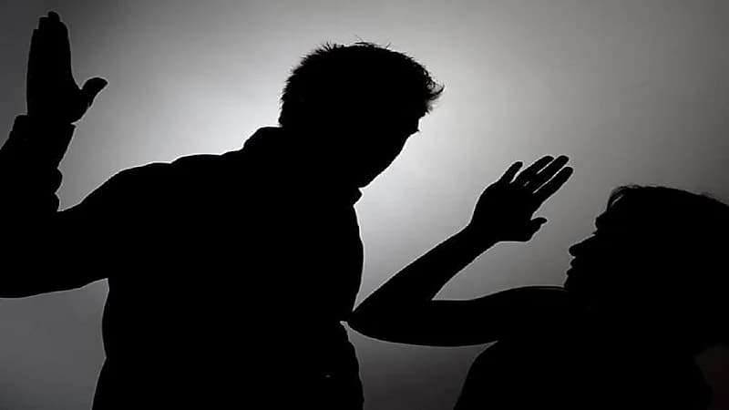 صفعة رجل لزوجته تفقدها البصر!