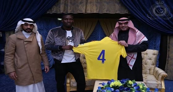 بالصور.. النصر يجدد عقد هوساوي عامين