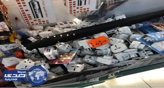التجارة تضبط " 227 " توصيلة وأفياش كهربائية مخالفة للمواصفات بتبوك