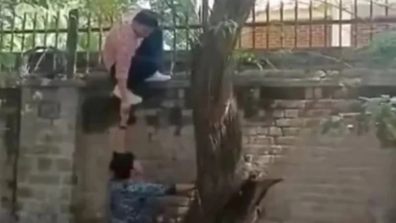 الهند.. شباب اجتازوا سور جامعة للتحرش بالطالبات