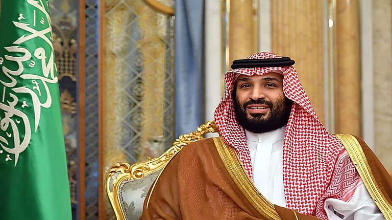 بالفيديو.. شاعر إماراتي يحتفي بزيارة ولي العهد للإمارات