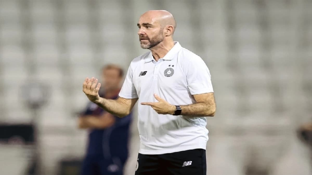 السد القطري يقيل فيليكس سانشيز قبل مواجهة الهلال