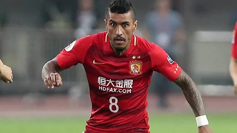 شاهد.. البرازيلي باولينيو يمارس مهنة جديدة بعد هروبه من الأهلي