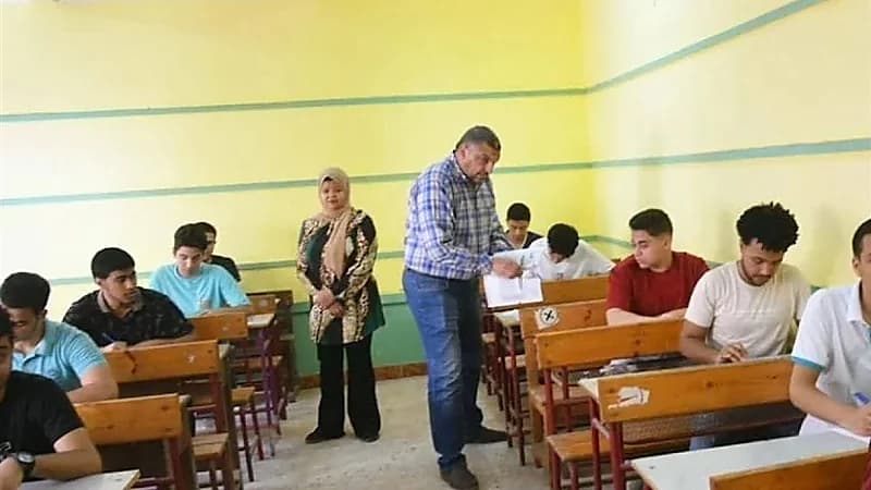 5 طلاب يعتدون على زميلهم بسبب رفض الغش في الامتحان