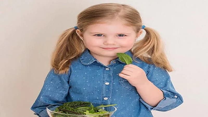 ماذا يحدث لجسم الطفل عند تناوله السبانخ؟