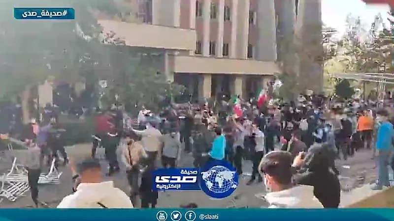 بالفيديو .. قوات البسيج تندس بين الطلاب وتغتالهم بالرصاص